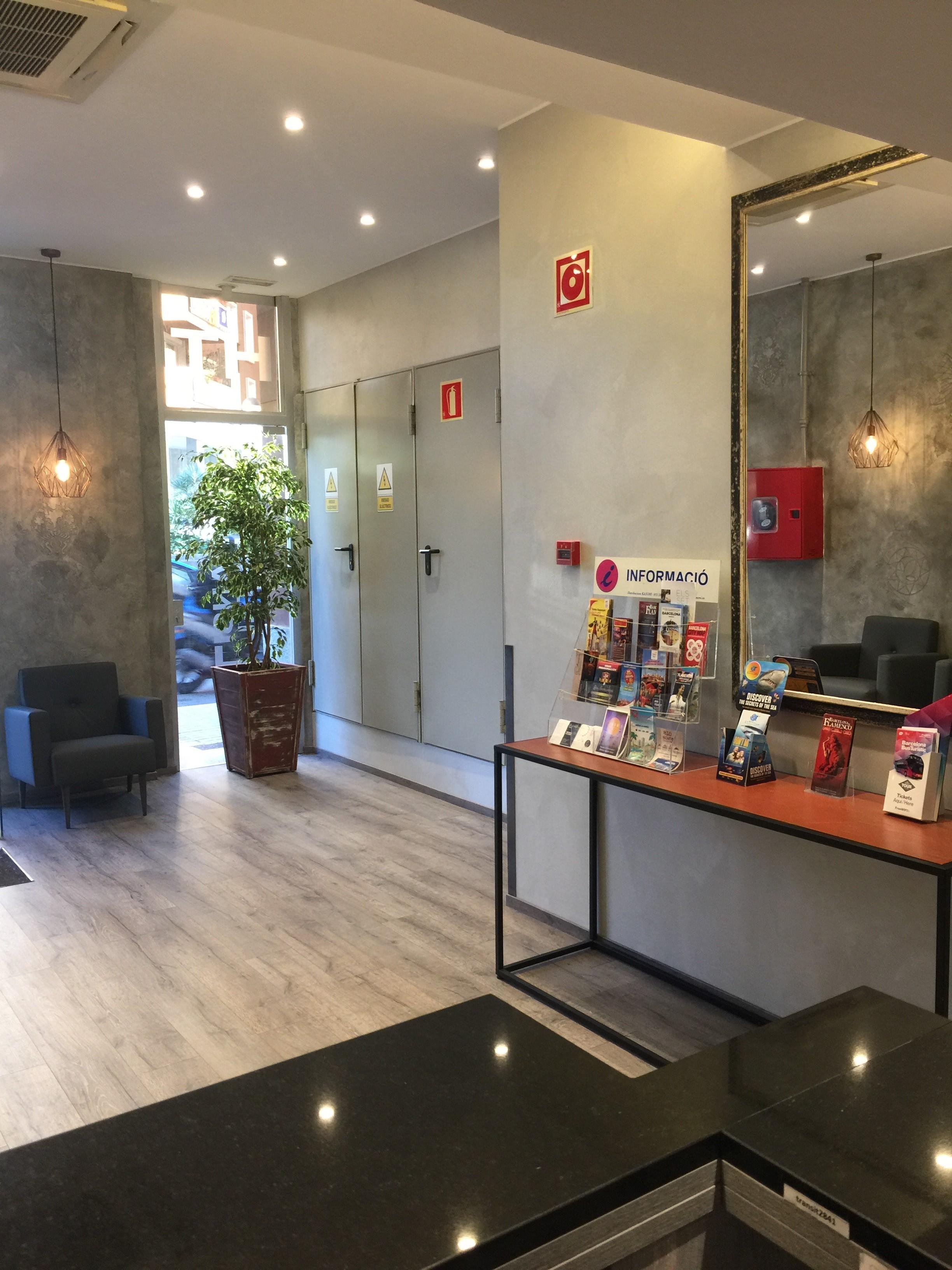 Hotel Transit Барселона Экстерьер фото