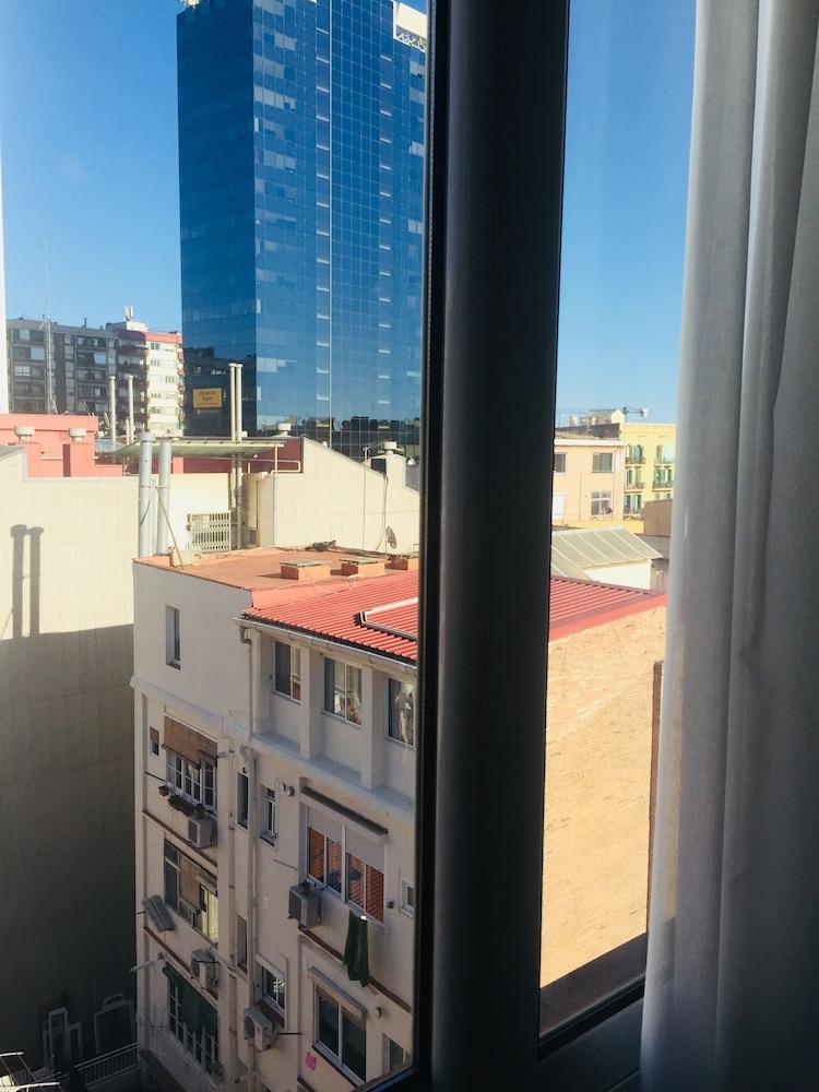 Hotel Transit Барселона Экстерьер фото