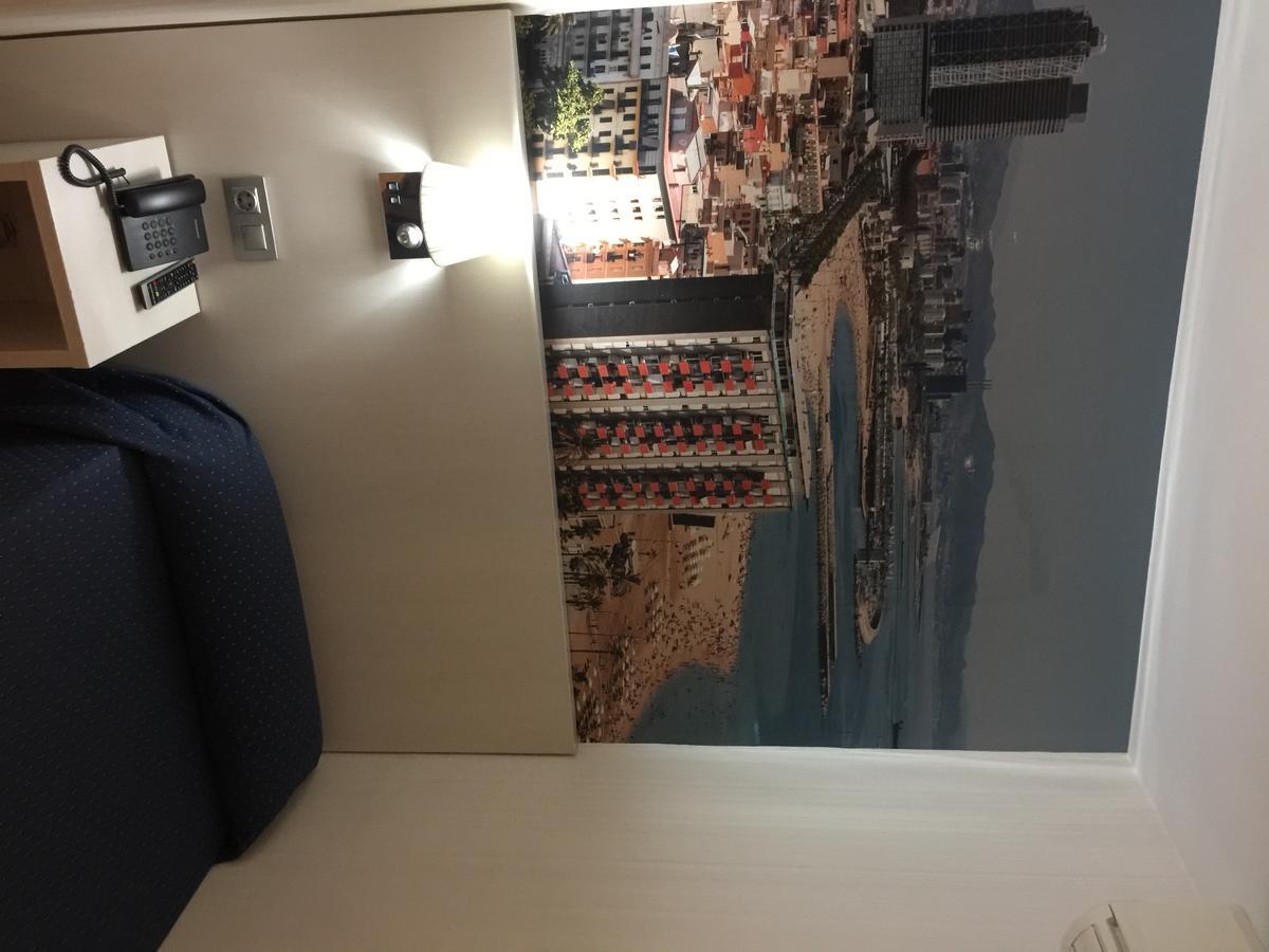 Hotel Transit Барселона Экстерьер фото