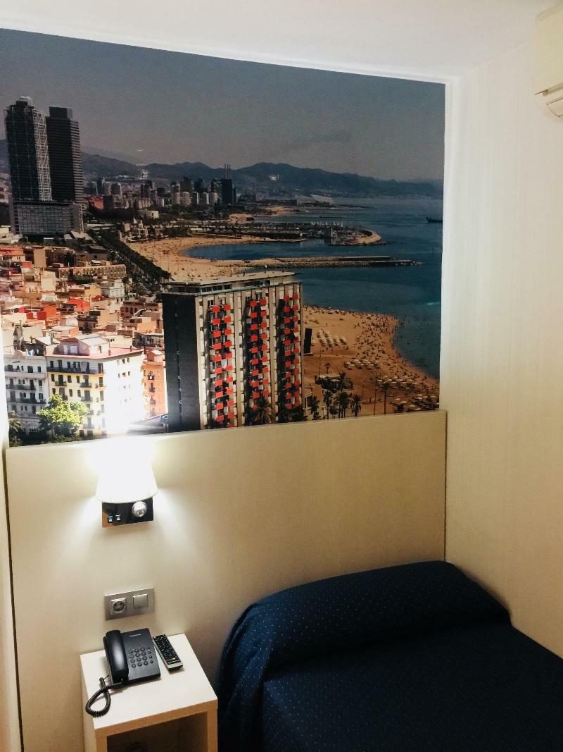 Hotel Transit Барселона Экстерьер фото
